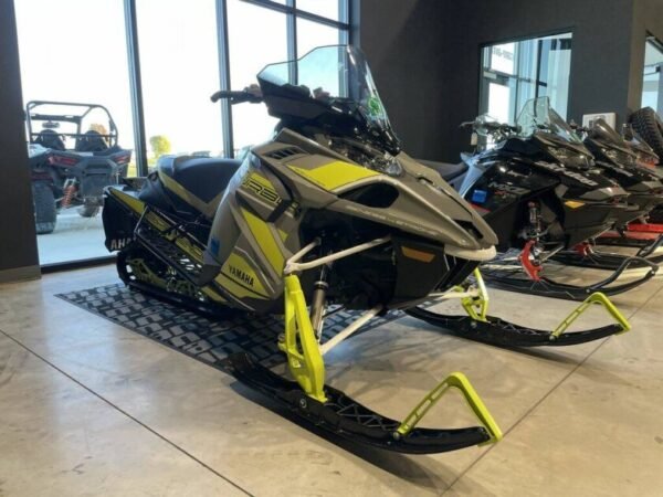 2018 Yamaha Snowmobile Sidewinder X-TX SE 141 For Sale - Image 2
