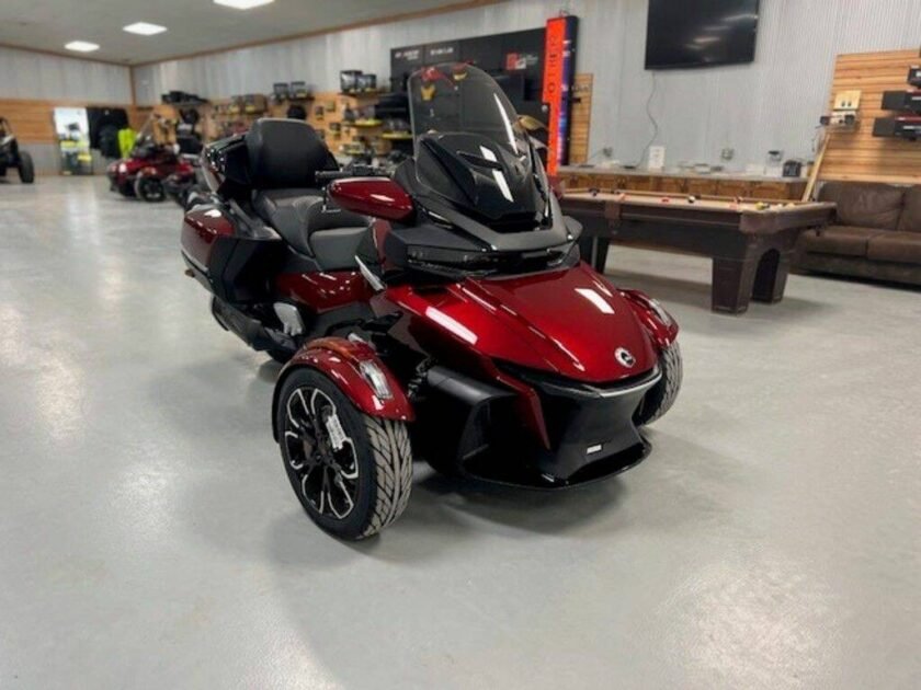 65a6119110df847d482028b6-840x630 2023 Can-Am Spyder RT Limited Platine Wheels - Image 1