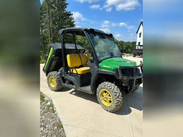 2021 John Deere GATOR™ XUV835M - Image 4
