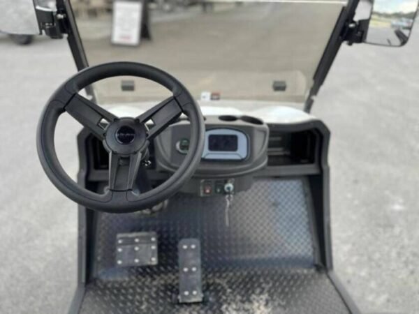 2023 Vivid Ev V4 Pure White - Image 2