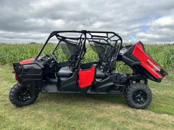 2023 Honda® Pioneer 1000-6 Deluxe Crew - Image 18