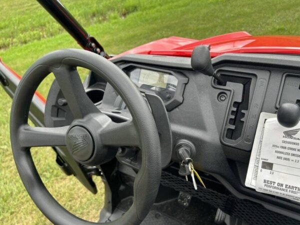 2023 Honda® Pioneer 1000-6 Deluxe Crew - Image 8