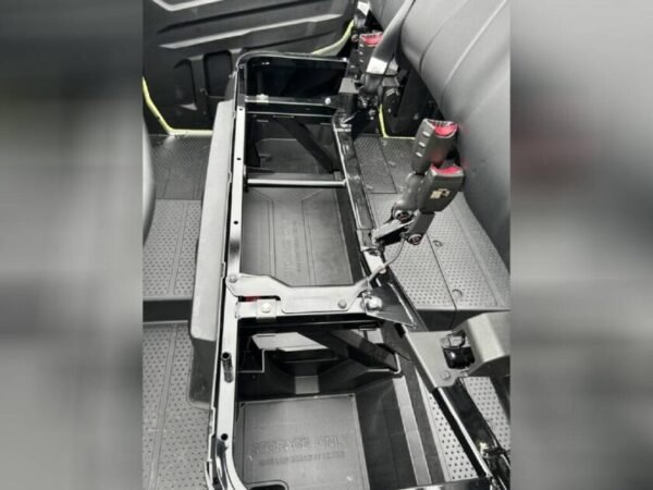 2023 Honda® Pioneer 1000-6 Deluxe Crew - Image 11