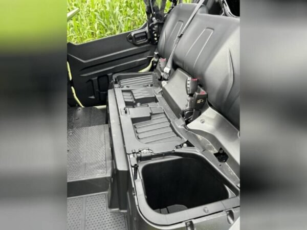 2023 Honda® Pioneer 1000-6 Deluxe Crew - Image 12