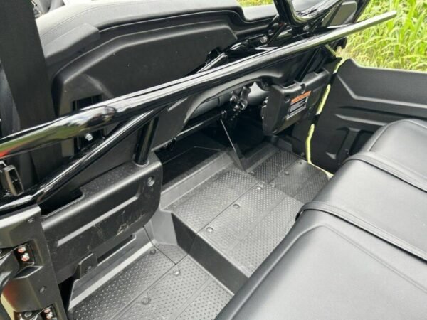 2023 Honda® Pioneer 1000-6 Deluxe Crew - Image 13