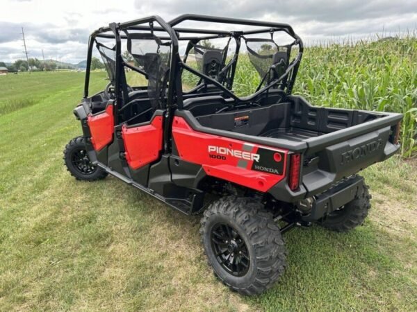 2023 Honda® Pioneer 1000-6 Deluxe Crew - Image 15